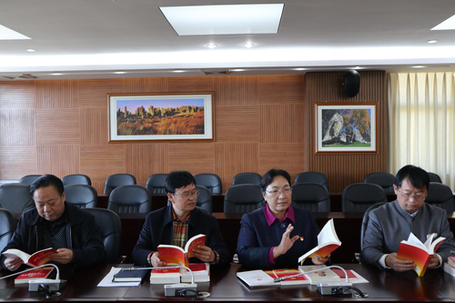 石林县政协党组开展“学习党的十九大精神”送书活动1