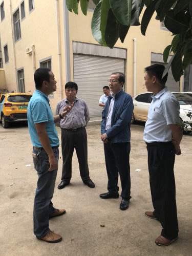 市政协胡炜彤副主席到东川区驻昆就业扶贫基地调研(1)