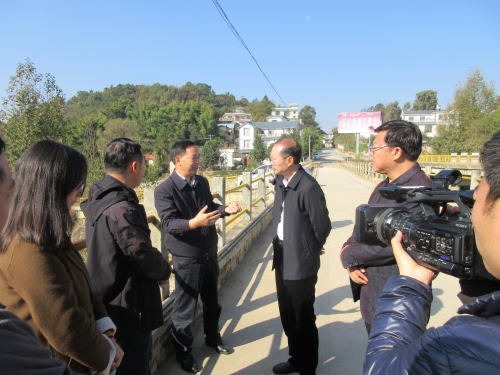 市政协对我市牛栏江流域河长制工作展开督察2