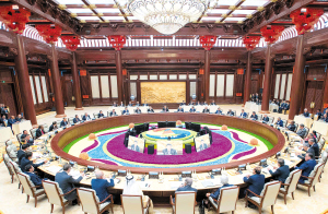 4月27日，第二届“一带一路”国际合作高峰论坛在北京雁栖湖国际会议中心举行圆桌峰会。 　　新华社