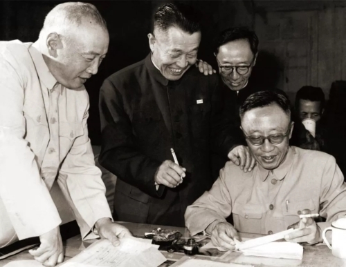上世纪60年代，宋希濂、杜聿明、溥杰、溥仪（左起）在全国政协文史专员室