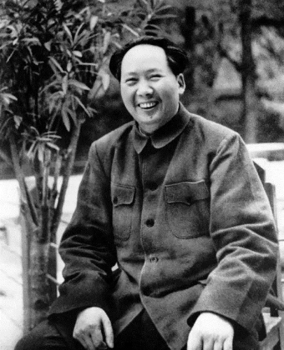 ▲1949年5月，毛泽东在香山双清别墅