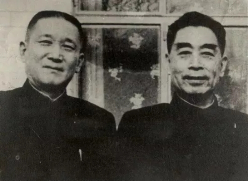 ▲周恩来与张治中
