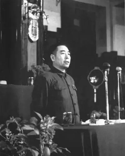 ▲9月17日，周恩来在新政协筹备会第二次全体会议上讲话