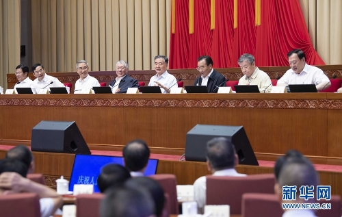 7月24日，庆祝人民政协成立70周年理论研讨会在北京举行。中共中央政治局常委、全国政协主席汪洋出席会议并讲话。 新华社记者 李涛 摄