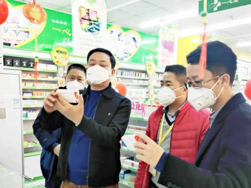 （阮鸿献至门店调研）