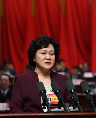 受政协昆明市第十三届委员会常务委员会委托，市政协副主席朱燕向大会作提案工作情况报告。