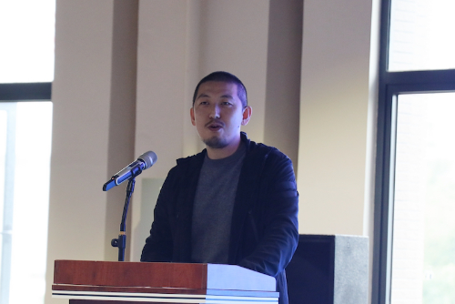 昆明学院美术与设计学院副教授孙海平代表参赛作者发言