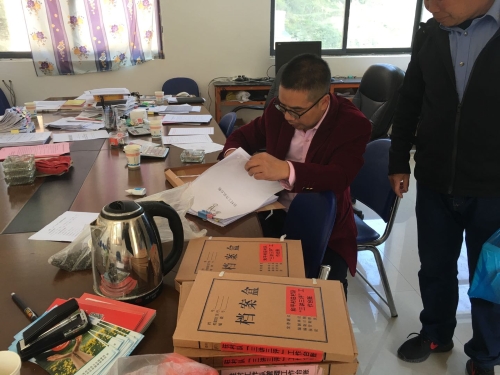 肖玉凡整理驻村工作台账