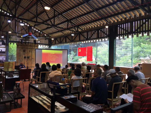 黄启后教授在五华区基层社区为居民开展党的十九大精神学习宣讲