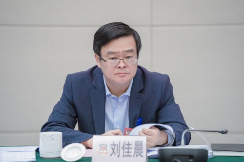刘佳晨参加市政协十三届五次会议城乡环保专题界别联组协商会时提出