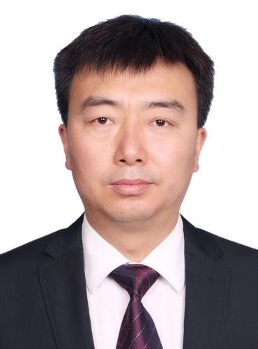 曾  华