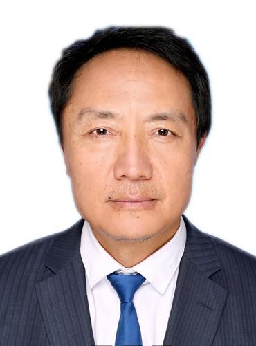 黄  骏