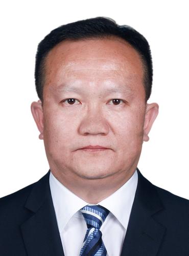 王  勇