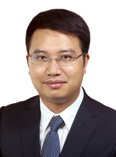 何  俊