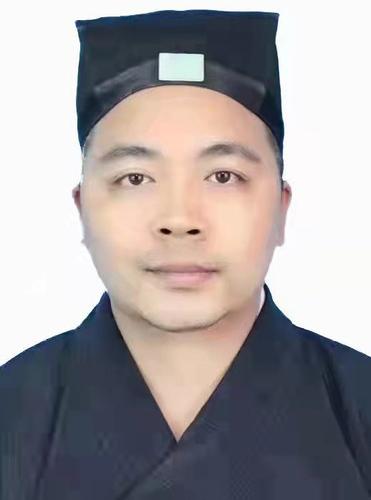 万  鹏