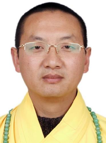 崇  化