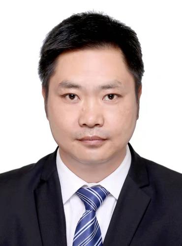 曹  磊