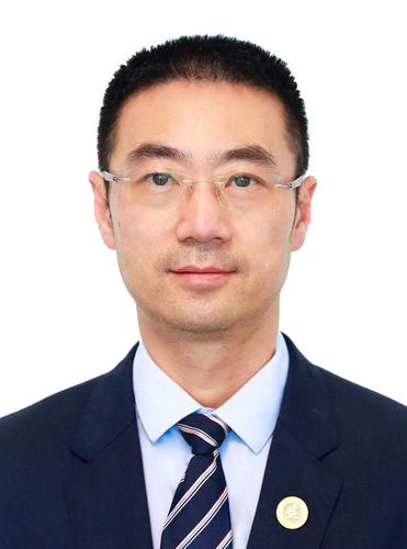 董  玮
