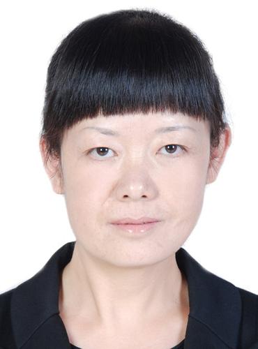王  蕾