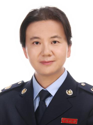 林  梅