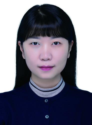 何  佳