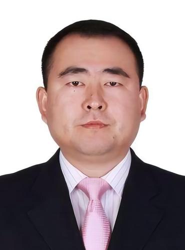朴  哲