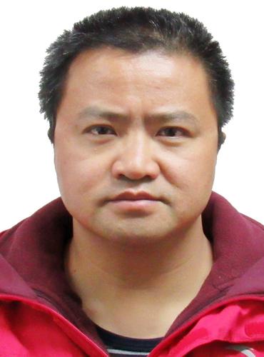 尹  峻