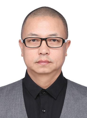 杨  明