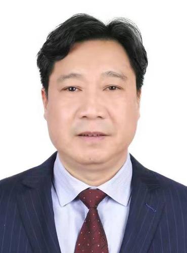 李  龙