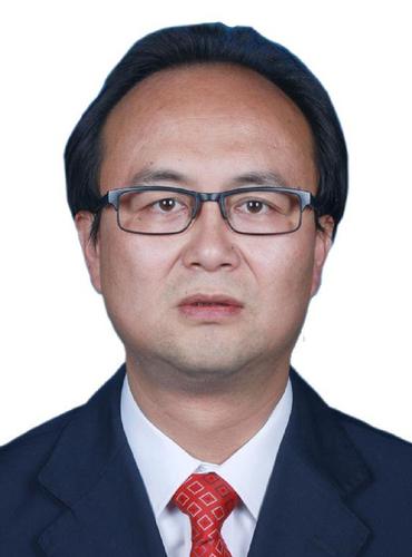 王  俊