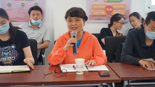盘龙区侨联主席徐文琦就基层侨联工作进行经验交流