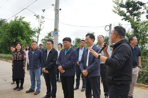 2.在石林圭山矣美堵村进行实地调研