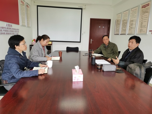 市侨联领导班子研究维护侨益工作