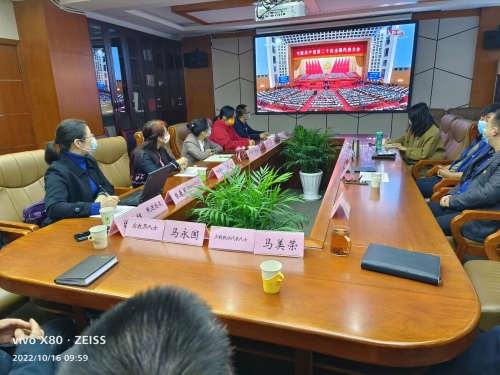 民建安宁基层委主委张文杰在中共安宁市委统战部集中组织收看习近平总书记在中国共产党第二十次全国代表大会上的报告2