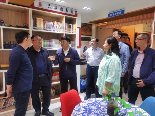 3.调研组到盘龙区桃源社区调研委员工作室工作