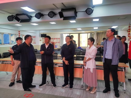 5.调研组在盘龙区桃源社区了解院坝协商工作开展情况
