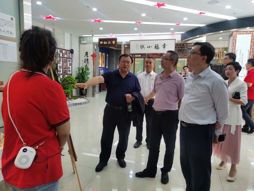 6.调研组到盘龙区小坝社区调研