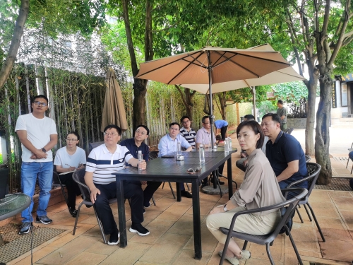 10.调研组在五华区华罗庚故居现场听取“普吉街道开放式协商议事平台”建设情况