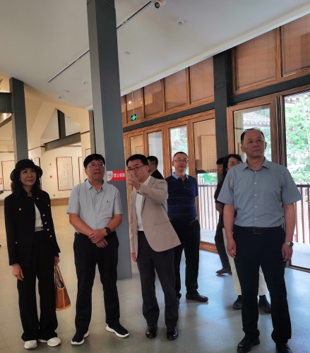 在西山区艾维美术馆了解委员工作室工作