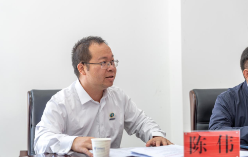 陈伟代表新一届委员会作表态发言