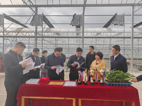1.图为调研组在寻甸县委员企业库森科技实地调研。