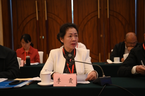 盟市委专职副主委李霞交流发言