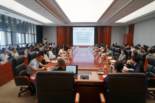 市政协党组暨市政协机关党组2025年理论学习中心组第五次学习2-何龙跃拍摄