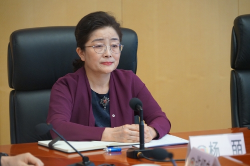 杨皕在市政协党组暨市政协机关党组2025年理论学习中心组第五次学习听课-何龙跃拍摄