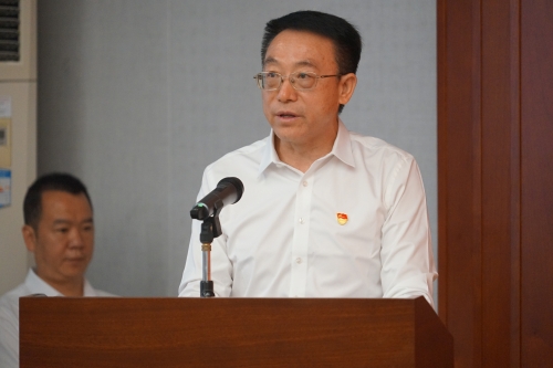许绍忠在活动中发言-何龙跃拍摄